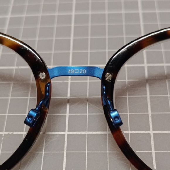 Tortoise Shell Round Glasses - Picture 4 of 9